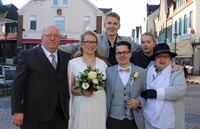 2022-11-19 Hochzeit Tine - Familienfoto Below